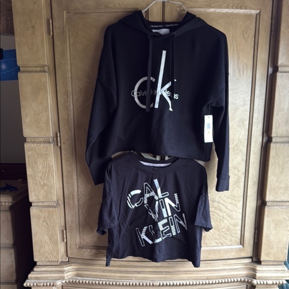 CALVIN KLEIN🔥  Sweatshirt Pullover Hoodie and logo Classic Tee